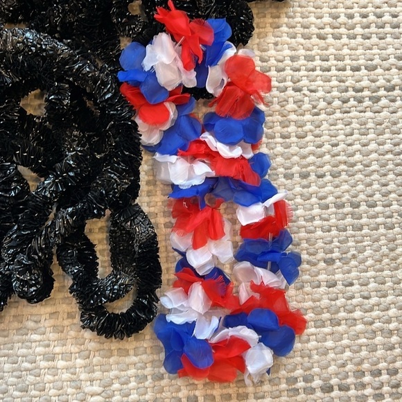 50 plastic Party Leis - Picture 3 of 6